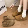 Nuevos zapatos de moda Boken para mujer con aumento interno de altura, modelo 2026, con hebilla de cinturón, para personas menudas, suela blanda de otoño, corte profundo, tela versátil