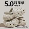 Sapatos Croc Masculinos de Sola Grossa Novo Verão Roupa para Exterior Antiderrapante Sandálias e Chinelos para Aumentar a Altura Sapatos de Praia Atacado