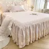 Falda de Cama Estilo Francés de Algodón 100% Estampada Juego de Tres Piezas Estilo Pastoral Flores Pequeñas Falda de Cama de Algodón Puro Agradable a la Piel Borde de Encaje Colcha