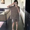 Traje casual minimalista de estilo japonés a rayas para mujer, nuevo de verano con shorts de manga corta, cuello redondo holgado, adecuado para usar afuera como ropa de casa