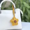 Nova Série Miu Pingente de Bolsa Flor de Couro PU Ornamento Chaveiro Flor Charme Flor Pequena Pingente de Couro