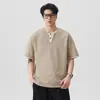 Camiseta de hombre de manga corta de dos piezas falsas, nueva camiseta informal de manga corta con cuello henley de moda para verano, venta al por mayor