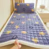 Colchón de Terciopelo de Leche Engrosado para Clase Transfronteriza en Vivo Cubierta de Cama Tatami Doméstica Colchón Plegable Individual para Siesta en Dormitorio
