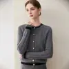 2026 Invierno Nuevo Cachemir Siete Puntos Engrosado Cuello Redondo Cardigan de Punto Manga Larga Bloque de Color Tejido de Trenzas Prenda Exterior