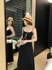 Vestido Versátil de Verano con Diseño de Espalda Cruzada, Cintura Fruncida para un Efecto Adelgazante, Copas Extraíbles y Tirantes Finos - Mayoreo