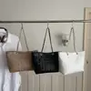 Bolso de Hombro Elegante con Cadena y Bordado Acolchado para Mujer 2026 Verano Bolso Tote Casual para el Trabajo con Bordado Acolchado