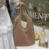 Bolsa de Grande Capacidade para Mulheres 2025 Nova Versátil de Ombro Férias à Beira-Mar Bolsa de Praia de Palha Tecida Sacola Tote para Trabalho