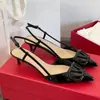 Sandálias Femininas Marca V com Bico Fino e Fivela V, Salto Alto Fino, Novo Modelo 2026, Sandálias de Dedo Aberto com Bico Fechado