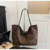 Bolsa Grande Estampa de Leopardo Melard para Mulheres 2025 Nova Moda Outono Versátil Bolsa para o Dia a Dia Bolsa Tote Vintage de Grande Capacidade