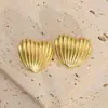 Pendientes Dorados en Forma de Corazón Estilo Europeo y Americano, Pendientes de Botón de Alta Gama para Mujer, Pendientes de Acero Inoxidable de Lujo Ligero, Personalización Profesional de Joyería