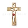 Cruz de madera impresa corazones entrelazados