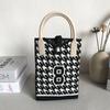 2024 Amazon ebay Bolsa para teléfono móvil coreana moda simple bolsa tejida bolso de hombro bolso tote de oso fábrica