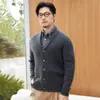 Nuevo cárdigan de punto de cachemira cálido de color liso de moda para otoño e invierno con cuello alpino para hombre, 100% cachemira pura