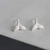 Brincos pequenos de prata 925 esterlina estilo coreano, fofos e únicos para mulheres, simples e criativos, com um design estiloso e versátil, perfeitos para estudantes