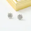 Collar Cruzado de Flor de Margarita con Diamantes Completos de Acero de Titanio Set de Aretes de Botón con Diamantes Completos de Lujo Ligero Cadena Versátil para la Clavícula para Mujeres