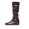 Nuevo estilo de botas de tacón alto versátiles con punta fina, que cuentan con un tacón oculto, un cañón largo y una hebilla de cinturón, perfectas para el otoño y que encarnan una tendencia de moda europea y americana con un tacón inclinado