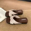 Pantuflas Gruesas Estilo Hada para Mujer 2026 Verano Nuevos Zapatos Individuales Impresionantes Estilo Francés con Pantuflas para Falda para Mujer para Uso Exterior en Verano