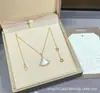 Collar Baojia de Ágata Negra Natural en Forma de Abanico Pequeño Versión de Alta Gama V-Gold con Chapado en Oro de 18 Quilates e Incrustaciones de Diamante, Cadena para Clavícula Finamente Tallada en CNC
