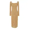 Vestido Feminino Elegante Francês de Renda com Decote Quadrado e Mangas Longas Outono 2026 Novo Slimming Valoriza a Cintura Ajustada Saia que Molda o Corpo