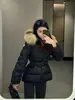 Versão Alta ~ Mengjia 25 Outono e Inverno Nova Gola de Pelo Curta com Capuz Slim Versátil Jaqueta de Penas Jaqueta de Penas Feminina