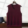 25 Novo Colete de Caxemira Decote V Outono e Inverno Cor Pura Solto Sem Mangas Suéter Moda Masculina Colete Casual Colete