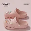 Charms de Desenho Animado em EVA Crocs Feminino 2026 Verão Novo Interior Antiderrapante Exterior Respirável Sensação Macia Sandálias Masculino