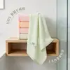 Toalla Bordada en Oro de Venta Caliente, Algodón Puro, Grado A, Extra Grande y Gruesa, Cómoda para Lavar la Cara, Absorbente, Libre de Pelusa, Producto de Primera Clase