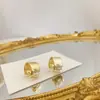 Brincos Vintage Modernos Brincos Versáteis de Nicho Brincos Estilo Chanel para Mulheres Luxo Leve High-End Item Quente do Tiktok