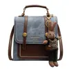 Mochila casual retrô para mulheres, novo estilo 2026, design de nicho, adequada para o trajeto diário, uma mini mochila para passeios e viagens, leve