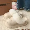 Pantufas de algodão com estampa fofa para mulheres, nova coleção outono/inverno 2026, espessadas e forradas com fleece para aquecimento, com sola macia, adequadas para uso interno e para crianças
