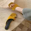 Textura de pele de ovelha, alta qualidade e elegante, sandálias slip-on com fivela de metal e bico quadrado para mulheres, sandálias simples de camurça de nicho