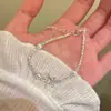 Pulsera de Concha y Caracola Estilo Resort Costero Nuevo Estilo con Cuentas Apiladas, Alto Valor Estético, Versátil, Joyería Femenina Suave y Elegante