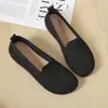 Sapatos de Tecido Old Beijing Respiráveis de Malha Macia com Solado Macio para Primavera e Verão, com Design Vazado, Sapatos de Solado Plano para Mães de Meia-Idade e Idosas, Tamancos