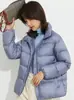Chamarra acolchada con cuello alto transfronteriza para mujer, estilo corto, moda de invierno 2026, color liso, engrosada, cálida, plumón de pato blanco, chamarra puffer simple
