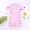 Traje de baño de una pieza para niñas Fresco y lindo Rosa Traje de baño profesional de manga corta para niños medianos y grandes Secado rápido Protección solar para la playa