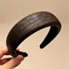 Diadema de Copa Alta y Ala Ancha para Mujer 2026 Nuevo Estilo Hace que la Cara Parezca Más Pequeña No Aprieta la Cabeza Diadema Otoño Invierno Lavado de Cara Presionar el Cabello Pinza para el Cabello Accesorios para el Cabello