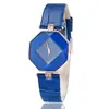 Relógio Feminino Estilo Nova Luxo Leve 2026 com Superfície Lapidada em Diamante e Strass, Versátil Pulseira de Couro Relógio de Quartzo para Senhoras