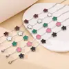 Pulseira de Trevo de Quatro Folhas Flor de Cinco Folhas Europeia e Americana Popular de Venda Quente Cruzada Joias Acessórios para Mãos Femininos de Luxo Leve Alto Padrão Populares Atacado
