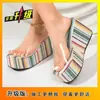 Sandalias de Verano 2026 Nuevo Estilo Rayas Verticales Verdes Suela de Bizcocho de Esponja Correa Única Sandalias de Cuña de Moda Versátiles para Mujer Ropa de Verano