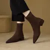 Botas Slimming Elásticas de Couro Macio Femininas 2026 Novas Botas de Cano Curto para Outono/Inverno Slimming com Zíper nas Costas Salto Baixo Bico Fino Francês