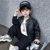 Fábrica de Ropa Infantil al por Mayor 2026 Primavera/Otoño Nuevo Estilo Chaqueta de Cuero para Niños Moda para Niños Estilo Motociclista Chaqueta de Cuero para Niños Tendencia