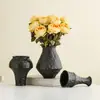 Jarrón Moderno Minimalista de Cerámica Negra con Diseño Único para Decoración en Entrada y Sala de Estar, Adorno para Arreglos Florales