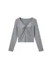 Elegante camiseta de color liso con cuello en V para mujer, colección de otoño, con corte entallado, detalles de botones, mangas largas únicas y un efecto adelgazante, perfecta como capa base clásica