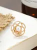 Accesorio estilo Chanel con Flor de Camelia y Goteo de Aceite de Perla para Fijar Ropa en el Pecho, Broche Decorativo de Botón sin Costura