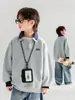 Moletom gola alta para meninos, nova blusa de outono 2026 com gola virada para crianças, roupa da moda bordada para meninos primavera e outono