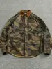 Camisa de Trabalho Camuflada Patchwork Lapela Desgastada Lavada Estilo Retrô Americano para Homens e Mulheres Ajuste Limpo Marca Tendência Jaqueta Versátil