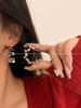Pendientes de círculo irregular con ondas de diseño de nicho europeo y americano, pendientes de botón de temperamento versátiles retro de alta calidad para mujeres