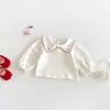 Conjunto de Tres Piezas Dianxi para Bebé: Camiseta Interior Bordada con Cuello, Chaleco Sencillo de Otoño Nuevo, Jeans con Corazón