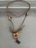 Nuevo collar colgante de oso y estrella con cuentas de madera, cadena para suéter de lujo ligero vintage de alta gama, accesorio elegante lindo y versátil