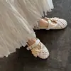 Sandálias Vazadas Tecidas de Bico Redondo 1,5cm Novo Estilo Verão 2026 Bico Redondo Plano Boca Rasa Tira Única Fivela Sapatos Fechados
